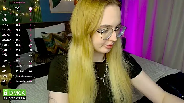 AdeLuna online show from May 25, 2026, 9:13 pm