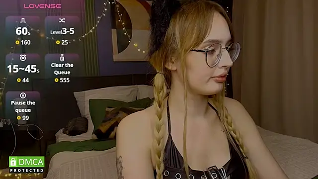 AdeLuna online show from February 8, 2026, 9:23 pm