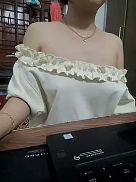 NinaKey online show from July 18, 2026, 3:42 pm
