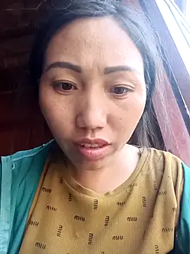 hot-luna- online show from April 12, 2026, 9:12 am