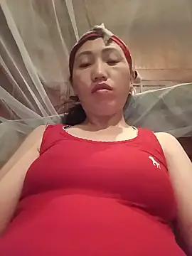 hot-luna- online show from May 18, 2026, 7:51 pm