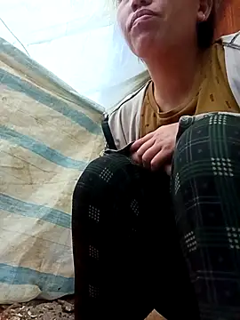 Snapshot of hot-luna- chatting on February 17, 2026, 10:45 am hot-luna- online show from February 17, 2026, 10:45 am