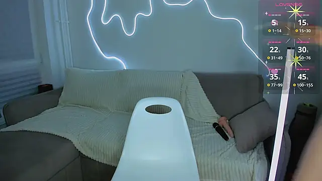 AkylinaGold online show from June 30, 2026, 9:15 pm