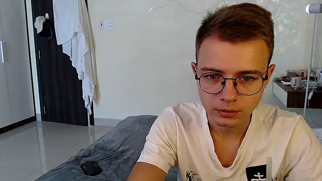 NikiKerryCum online show from July 14, 2026, 3:33 am