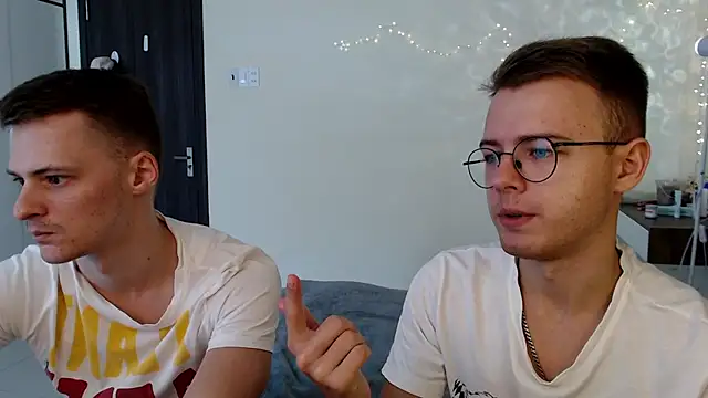 NikiKerryCum online show from July 9, 2026, 4:35 am