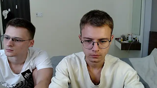 NikiKerryCum online show from May 8, 2026, 11:58 am