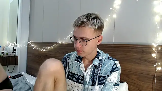 NikiKerryCum online show from March 1, 2026, 1:55 pm