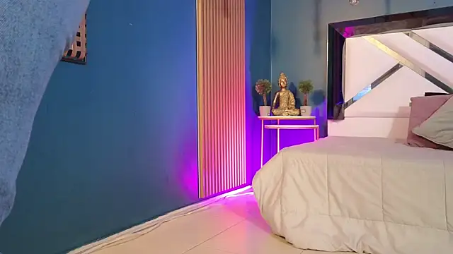 Ladyy brownn online show from April 18, 2026, 11:34 am