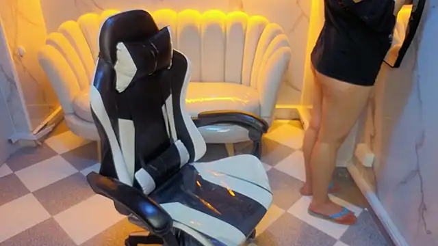 Valerie moon b online show from March 18, 2026, 1:02 pm