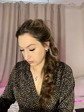 Alyxra online show from February 8, 2026, 9:07 am