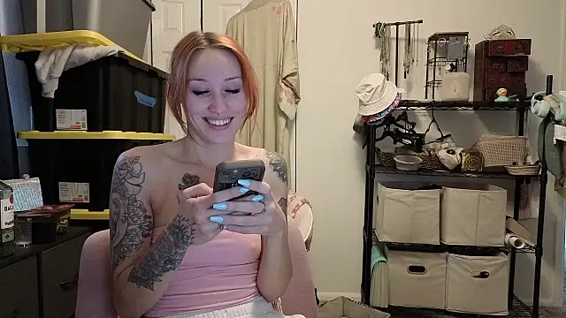 Snapshot of ThornsandHoney chatting on May 17, 2026, 5:57 pm ThornsandHoney online show from May 17, 2026, 5:57 pm