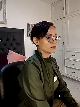 Snapshot of Anne_05 chatting on February 2, 2026, 11:31 am Anne 05 online show from February 2, 2026, 11:31 am