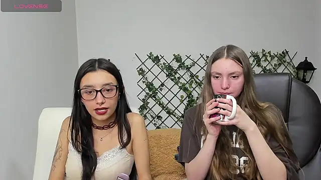 Snapshot of nana__rousse chatting on February 25, 2026, 1:39 am nana rousse online show from February 25, 2026, 1:39 am