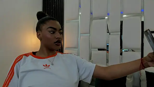 Snapshot of _luna_rossee_ chatting on March 2, 2026, 9:44 pm luna rossee online show from March 2, 2026, 9:44 pm