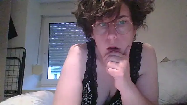 OIseauNoir88 online show from March 30, 2026, 6:04 am