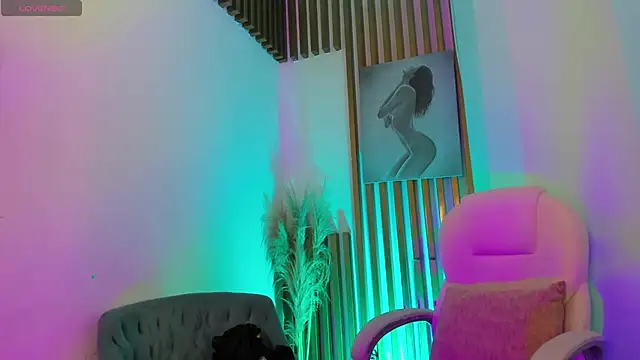 JazminRusso  online show from February 16, 2026, 6:23 am