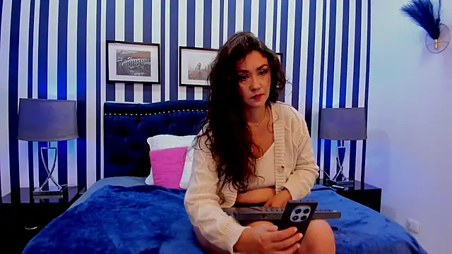 Snapshot of TherezaLarson chatting on February 4, 2026, 11:38 am TherezaLarson online show from February 4, 2026, 11:38 am