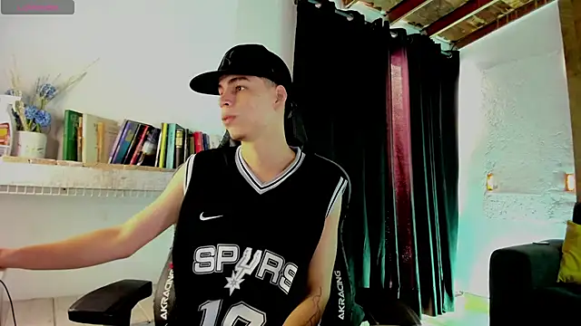 Snapshot of juan_posada chatting on February 17, 2026, 5:54 pm juan posada online show from February 17, 2026, 5:54 pm