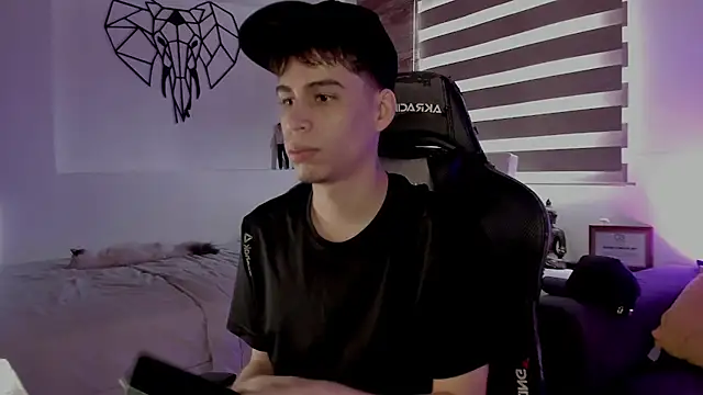 Snapshot of juan_posada chatting on February 10, 2026, 5:56 pm juan posada online show from February 10, 2026, 5:56 pm