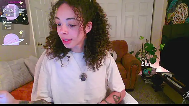 Snapshot of gunzinrose chatting on July 18, 2026, 3:53 pm gunzinrose online show from July 18, 2026, 3:53 pm