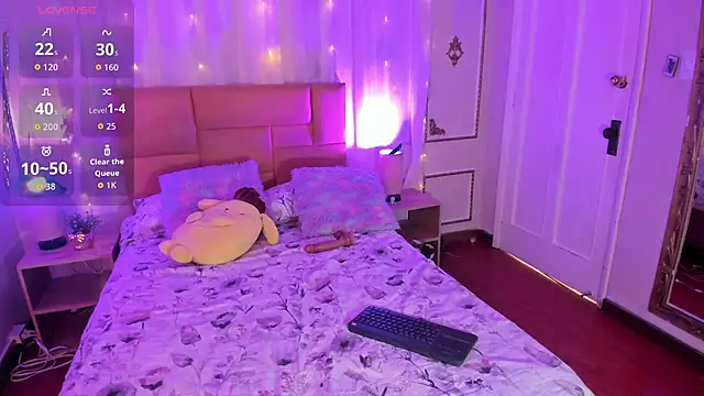 LiaLovet online show from April 3, 2026, 1:06 pm