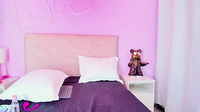 Snapshot of Hilaryportman chatting on March 1, 2026, 3:06 am Hilaryportman online show from March 1, 2026, 3:06 am