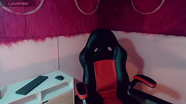 Snapshot of isabella_vogue chatting on February 9, 2026, 12:14 pm isabella vogue online show from February 9, 2026, 12:14 pm