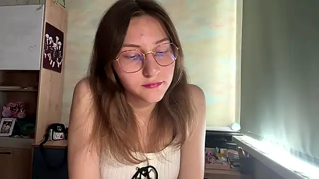 Miaaa Moon online show from May 18, 2026, 2:22 pm