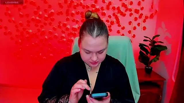 Sofiawetsweet online show from February 9, 2026, 7:28 am