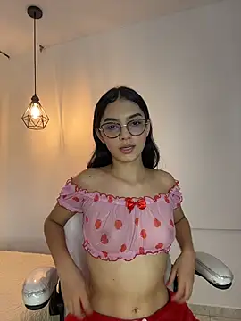 Doll Alaia  online show from February 25, 2026, 7:25 pm