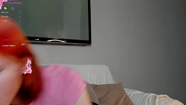 Snapshot of Leah_Castro chatting on February 4, 2026, 3:23 am Leah Castro online show from February 4, 2026, 3:23 am