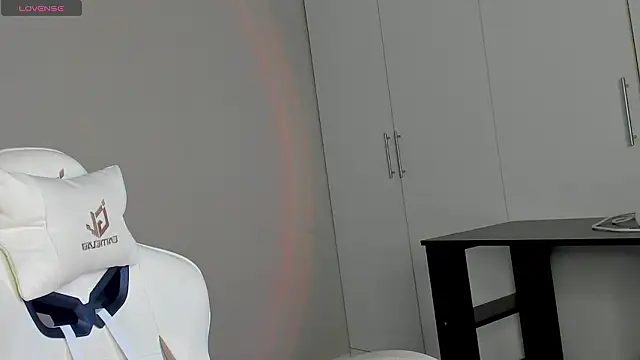 Snapshot of Leah_Castro chatting on February 15, 2026, 6:03 am Leah Castro online show from February 15, 2026, 6:03 am