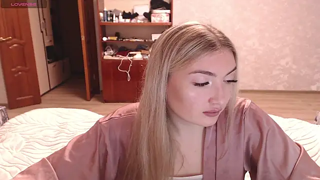 Snapshot of MiraRoy chatting on February 8, 2026, 3:10 pm MiraRoy online show from February 8, 2026, 3:10 pm