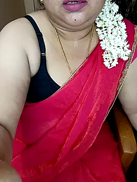 Snapshot of silk_rose05 chatting on April 12, 2026, 4:32 pm silk rose05 online show from April 12, 2026, 4:32 pm