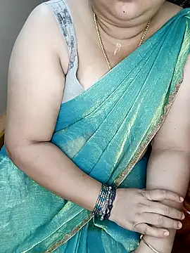 Snapshot of silk_rose05 chatting on April 13, 2026, 7:18 pm silk rose05 online show from April 13, 2026, 7:18 pm