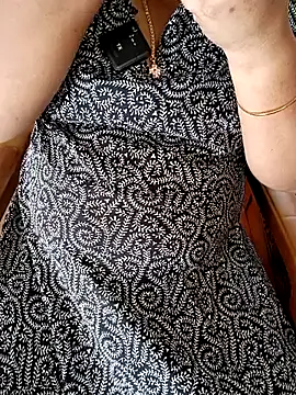 Snapshot of silk_rose05 chatting on March 30, 2026, 8:27 am silk rose05 online show from March 30, 2026, 8:27 am