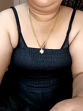 Snapshot of silk_rose05 chatting on April 15, 2026, 10:43 pm silk rose05 online show from April 15, 2026, 10:43 pm