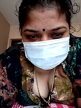 Snapshot of silk_rose05 chatting on April 4, 2026, 10:44 am silk rose05 online show from April 4, 2026, 10:44 am