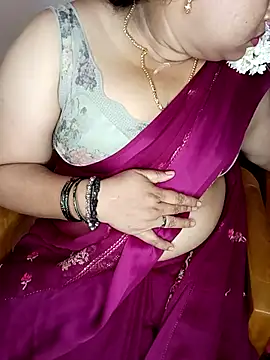 Snapshot of silk_rose05 chatting on April 15, 2026, 7:14 am silk rose05 online show from April 15, 2026, 7:14 am