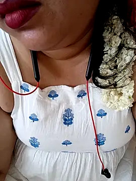 Snapshot of silk_rose05 chatting on February 26, 2026, 7:52 am silk rose05 online show from February 26, 2026, 7:52 am