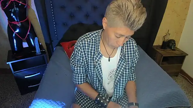 Kali Panther online show from April 21, 2026, 7:42 pm