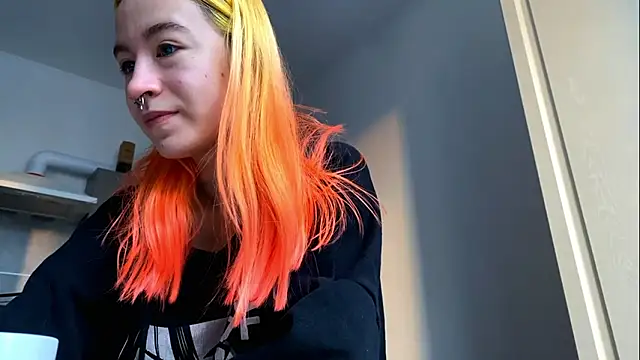 Snapshot of EmilyHein chatting on February 14, 2026, 6:13 am EmilyHein online show from February 14, 2026, 6:13 am