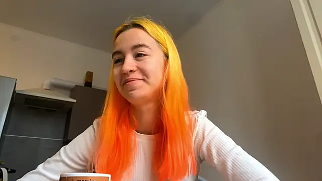 Snapshot of EmilyHein chatting on February 4, 2026, 7:03 am EmilyHein online show from February 4, 2026, 7:03 am