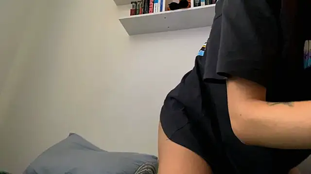 Snapshot of EmilyHein chatting on February 20, 2026, 6:26 am EmilyHein online show from February 20, 2026, 6:26 am