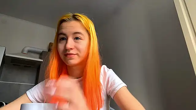 Snapshot of EmilyHein chatting on February 5, 2026, 7:04 am EmilyHein online show from February 5, 2026, 7:04 am