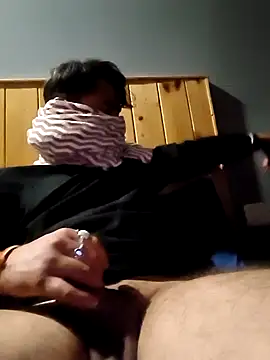 Snapshot of newtube0 chatting on February 8, 2026, 9:34 pm newtube0 online show from February 8, 2026, 9:34 pm