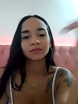 Maria x Alejandra online show from April 8, 2026, 8:10 pm