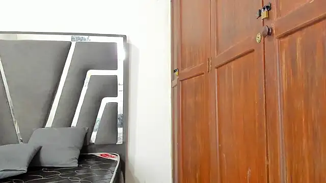 Sophiia88 online show from March 5, 2026, 12:13 pm