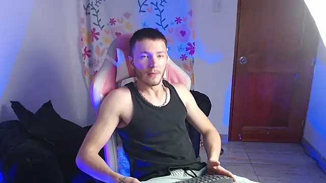 Snapshot of Ariana_Esteban07 chatting on March 1, 2026, 1:27 am Ariana Esteban07 online show from March 1, 2026, 1:27 am