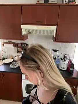 Ellie-rosee online show from February 27, 2026, 6:57 am